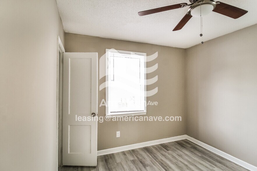 Building Photo - 3275 Mary Dr