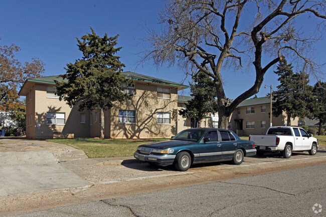 Primary Photo - Huxley Manor East