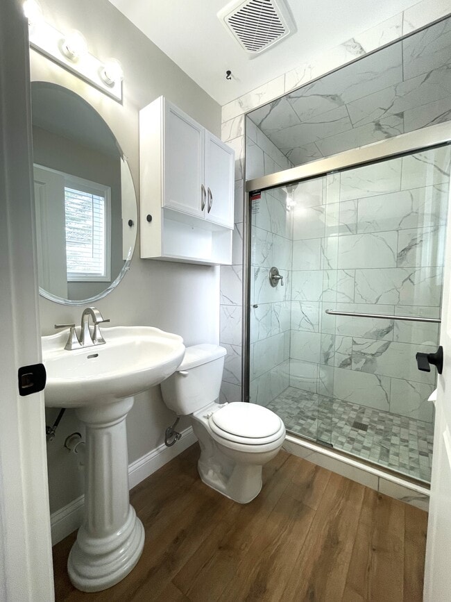 Building Photo - 2568 Sun Terrace Dr