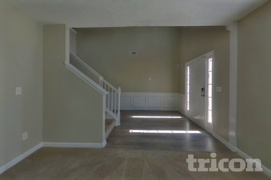 Building Photo - 113 Summit View Dr