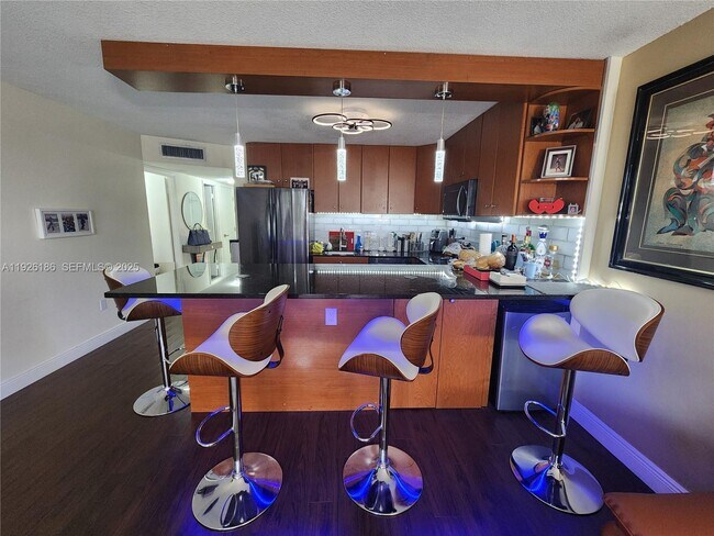 Primary Photo - 2801 NE 183rd St