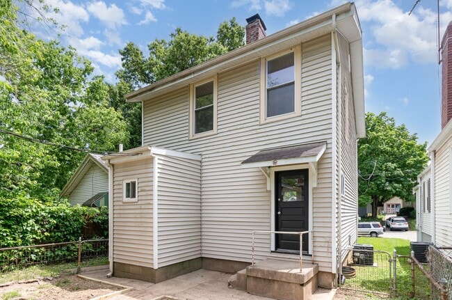 Building Photo - Chic Comfort & Space in North College Hill