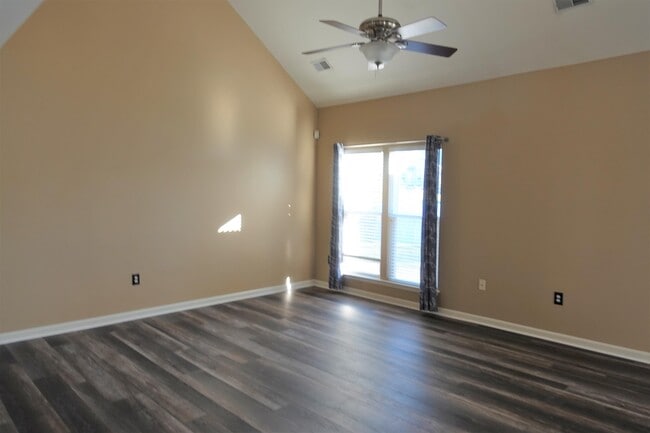 Building Photo - 233 Highgate Cir