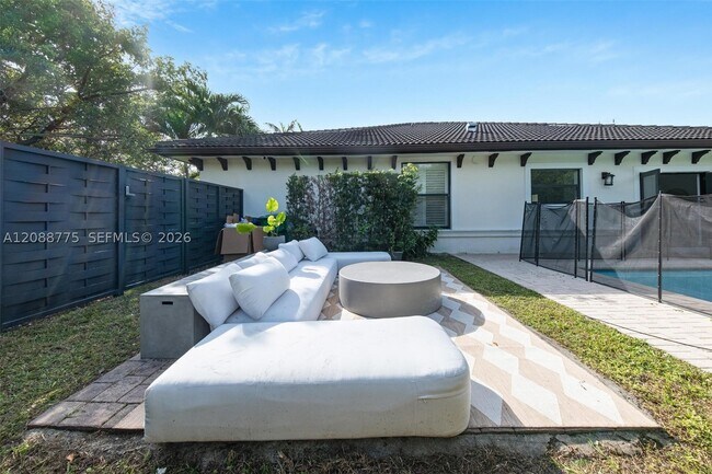Building Photo - 12790 SW 91 Ave