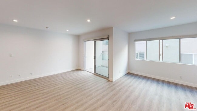 Building Photo - 425 S Willaman Dr