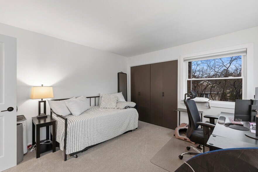 Building Photo - 1933 S 124th St