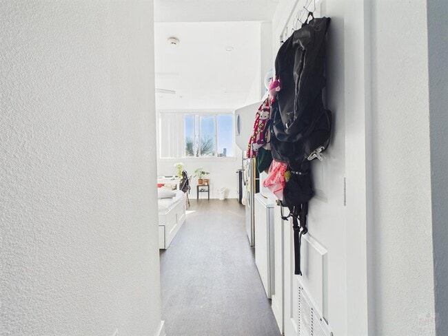 Building Photo - 1010 W 26th St