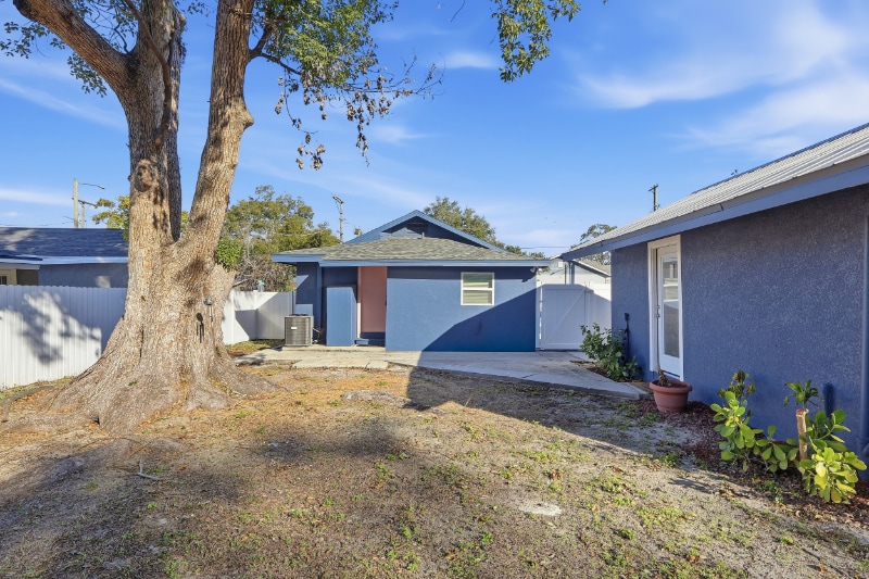 Building Photo - 118 W Sligh Ave