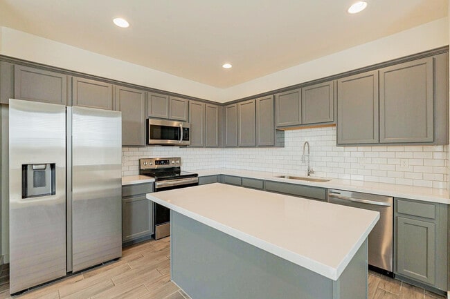 Building Photo - 5538 S Dillon