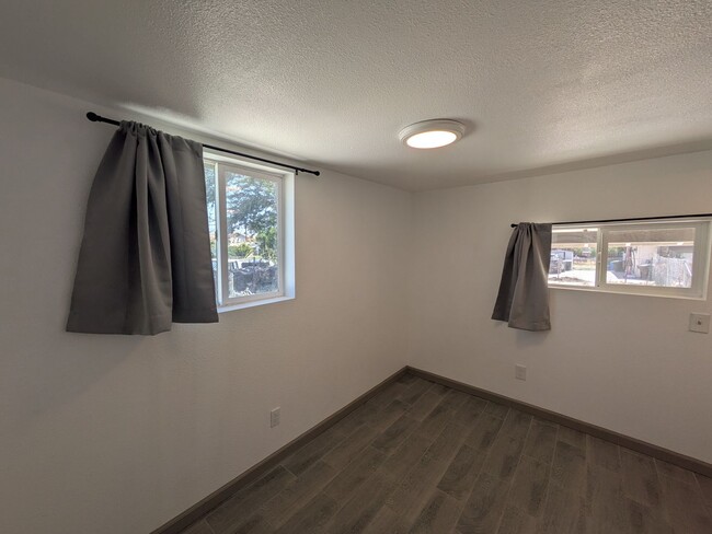 Building Photo - Cozy 1-Bed Home – Fenced Yard, Washer Hook...