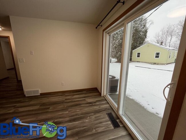 Building Photo - 646 Woodlawn Dr