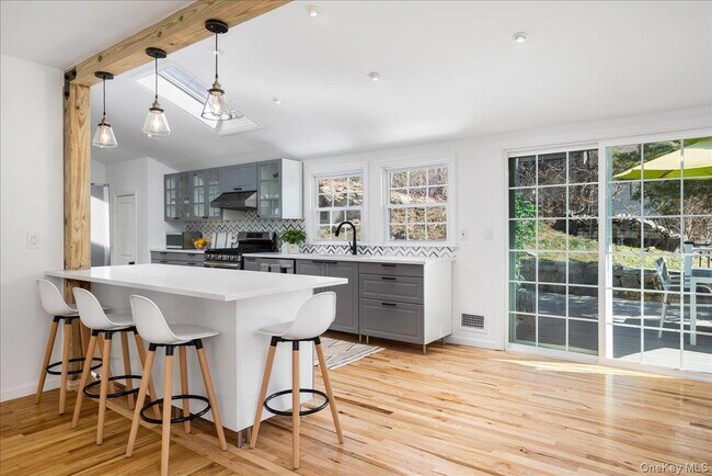 Building Photo - 19 Sherwood Dr