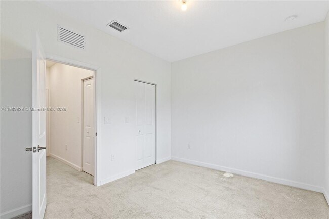 Building Photo - 965 NE 211th St