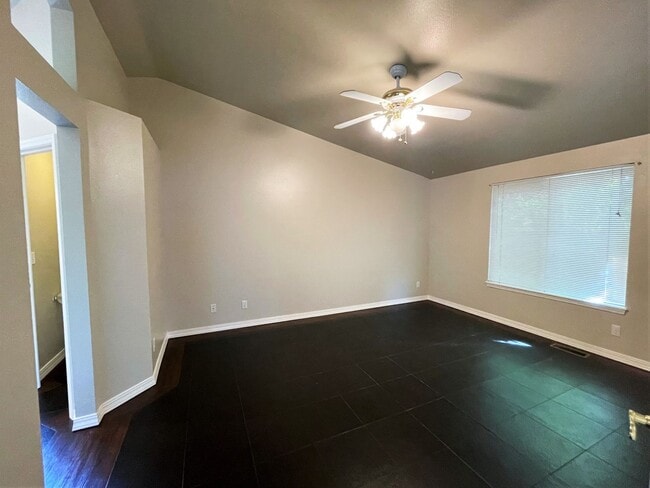 Building Photo - 378 S Winthrop Way