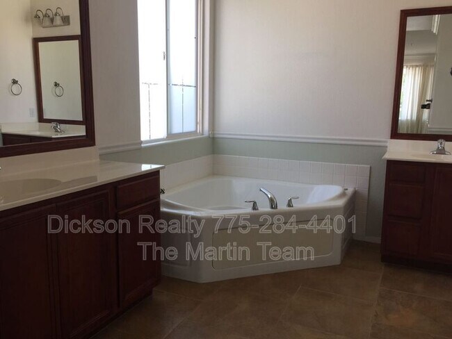 Building Photo - 3200 Cityview Terrace