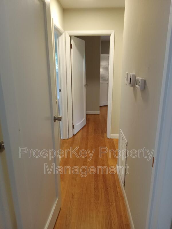 Building Photo - 1211 Timberlane Dr