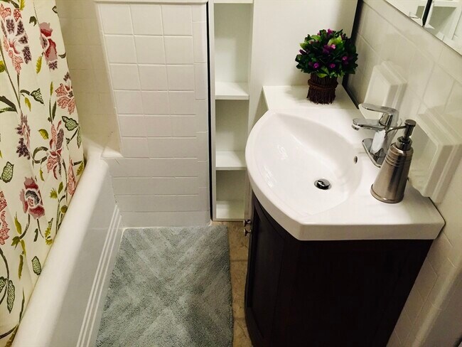 Building Photo - 8 Garrison St