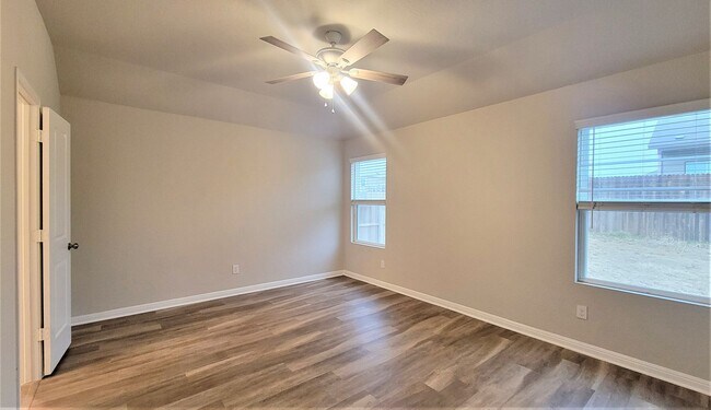 Building Photo - 3/2 in VOSS FARMS