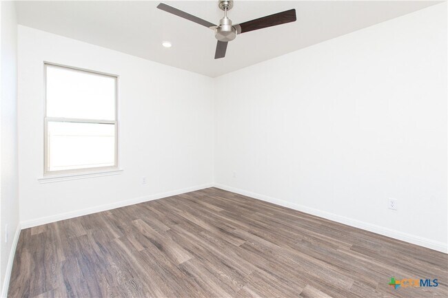 Building Photo - 5815 Betty Lou Dr