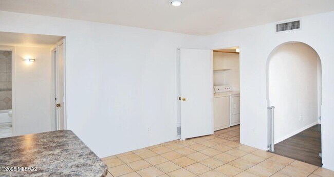 Building Photo - 4741 W Red Wolf Dr