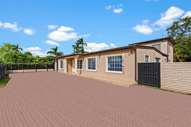 Building Photo - 1145 SW 74th Ct