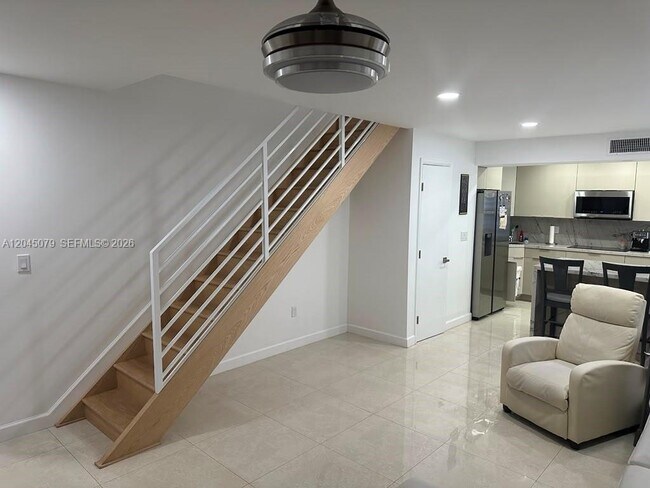Building Photo - 1560 W 46th St