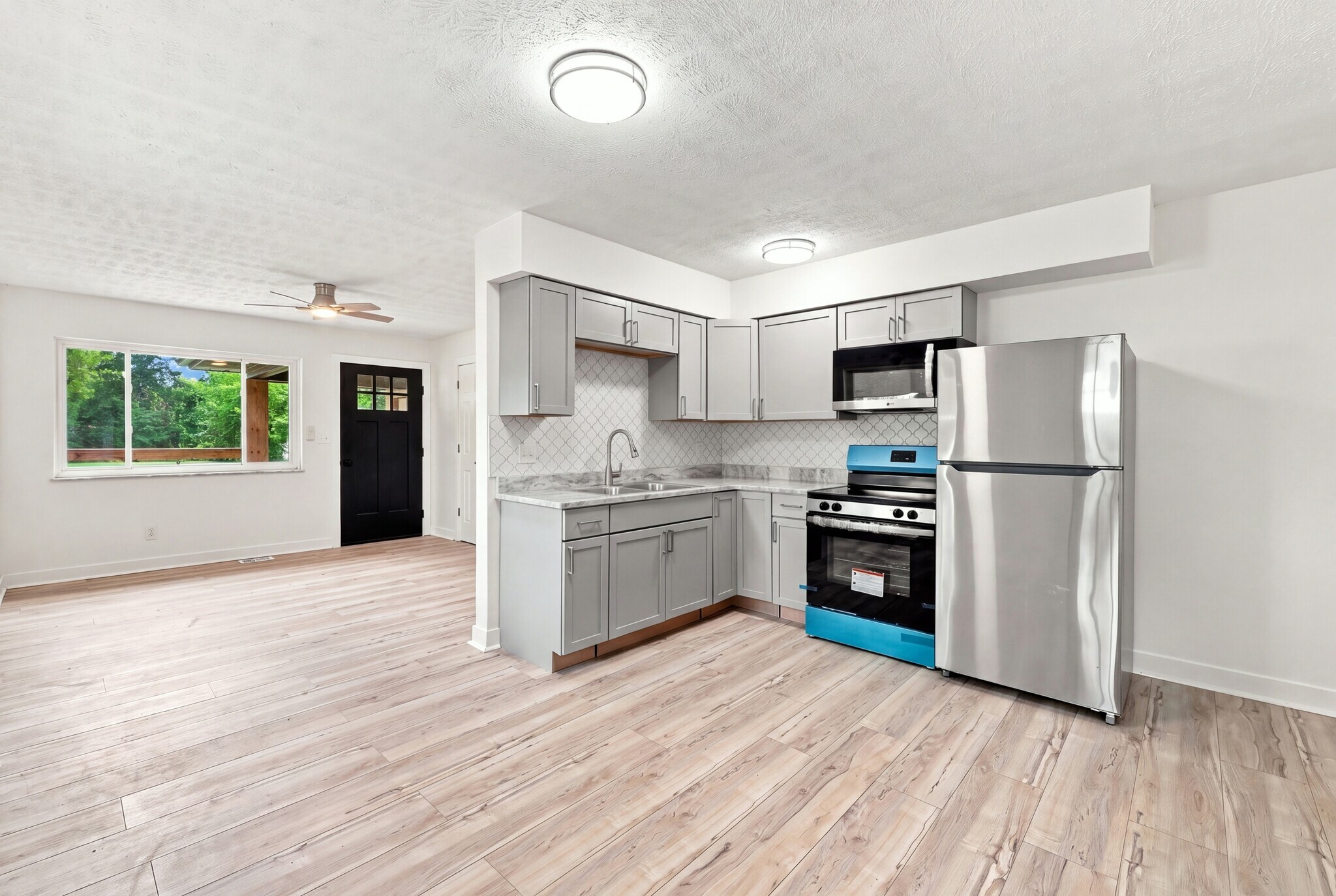 Building Photo - 3660 N Sadlier Dr