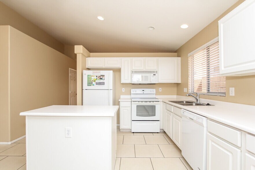 Building Photo - 4101 W Wethersfield Rd