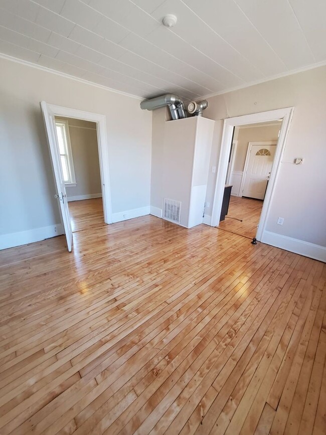 Interior Photo - 800 E Chambers St./3010 N Fratney St. (6 U...