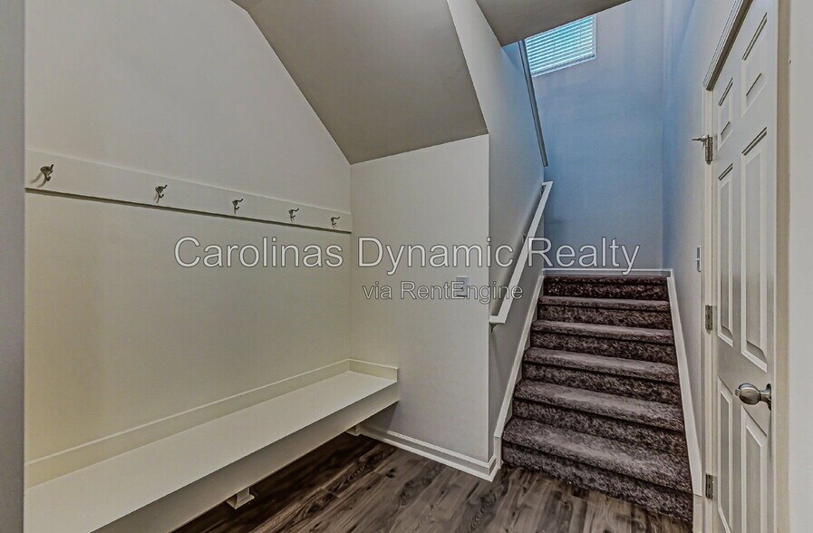 Building Photo - 4014 Beacon Ave