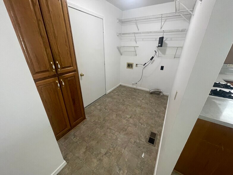 Building Photo - 317 S Market St