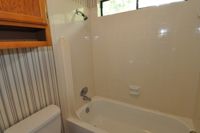Building Photo - 13405 Saddlebrook Trail