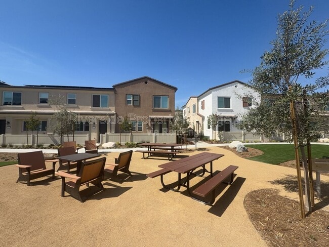 Building Photo - 9154 Teralina Cir