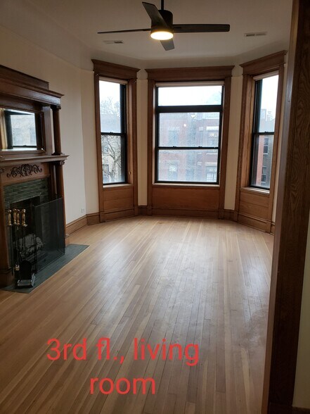 Living Room - 912 W Newport Ave