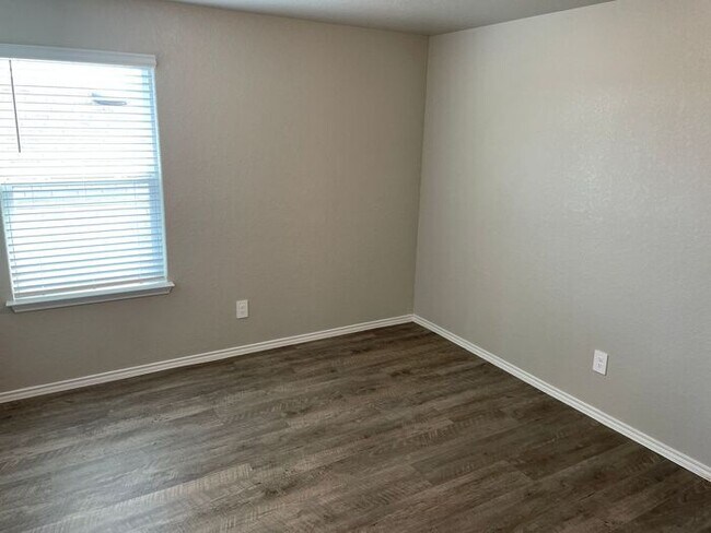 Building Photo - Get an A+ in Savings | $500 Move-In Credit + Beautiful 4-Bed, 2.5-Bath Home in Saint Hedwig