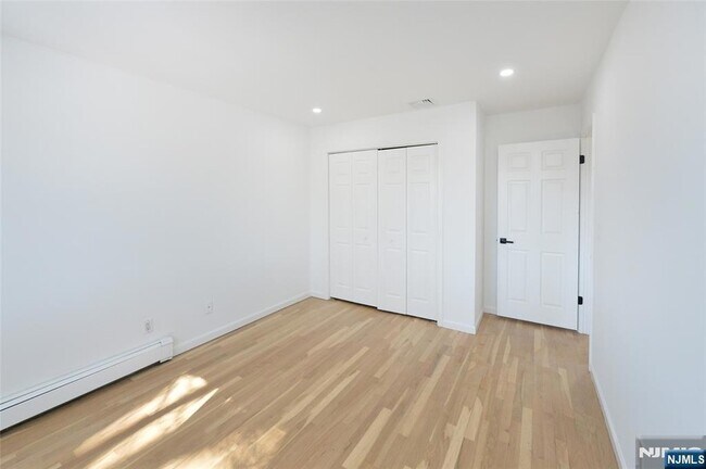 Building Photo - 472 Central Blvd