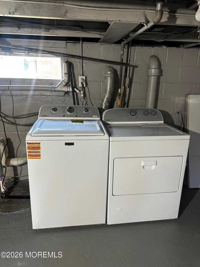 Building Photo - 114 W 4th St