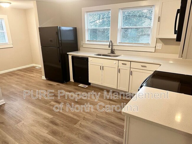 Building Photo - 411 W 10th St