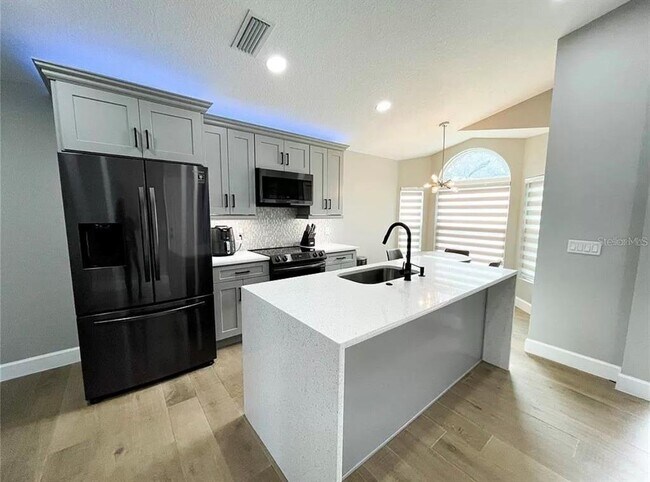 Building Photo - 18505 3rd Ave