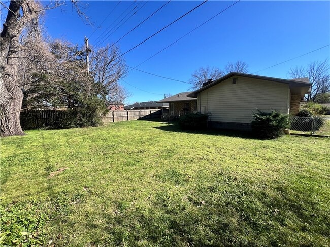 Building Photo - 1402 Westwood Ave