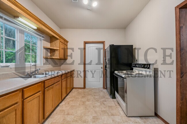 Building Photo - 1405 S Ida St