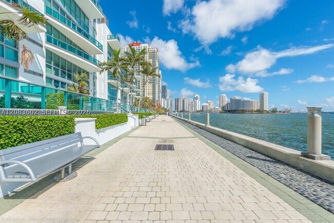 Building Photo - 1331 Brickell Bay Dr