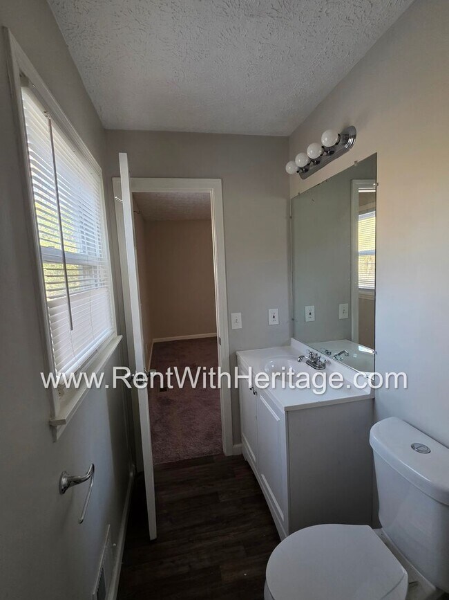 Building Photo - Georgous 3 Bedroom, 2 Bath home with lots of upgrades