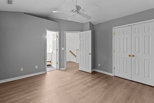 Building Photo - Your Perfect Townhome Is Here!