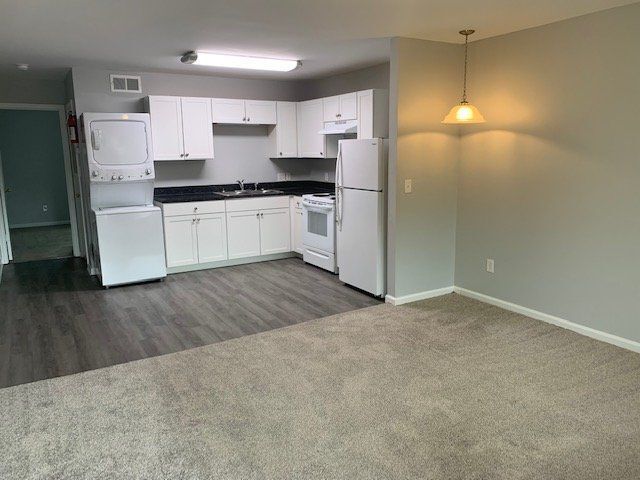 Building Photo - 411 E 5th St