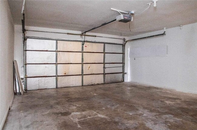 Building Photo - 9563 Goldfinch Cir