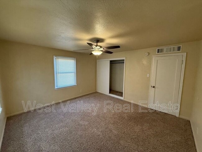 Building Photo - 334 B St