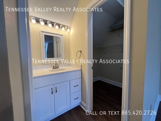 Building Photo - 455 Bramblewood Ln