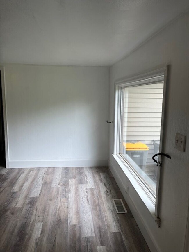 Building Photo - Charming 2-Bedroom Home Near Switchyard Park – Available August!