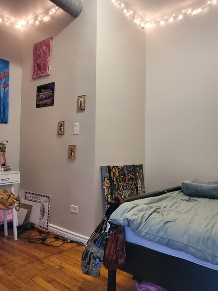 Building Photo - 2511 W Augusta Blvd